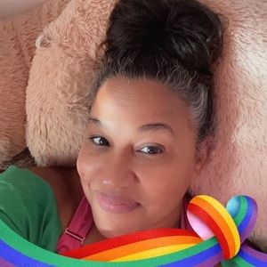 Meet your Posher, Roxanne